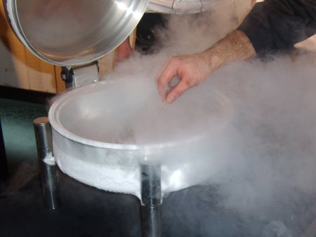 Técnica de nitrógeno líquido en la cocina: Usos prácticos de la cocción en  frío.
